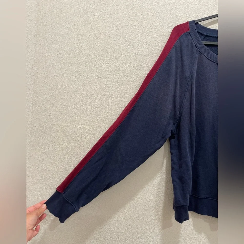 Pre-loved! SPLENDID Navy with Red outlined Sleeves Swearshirt!